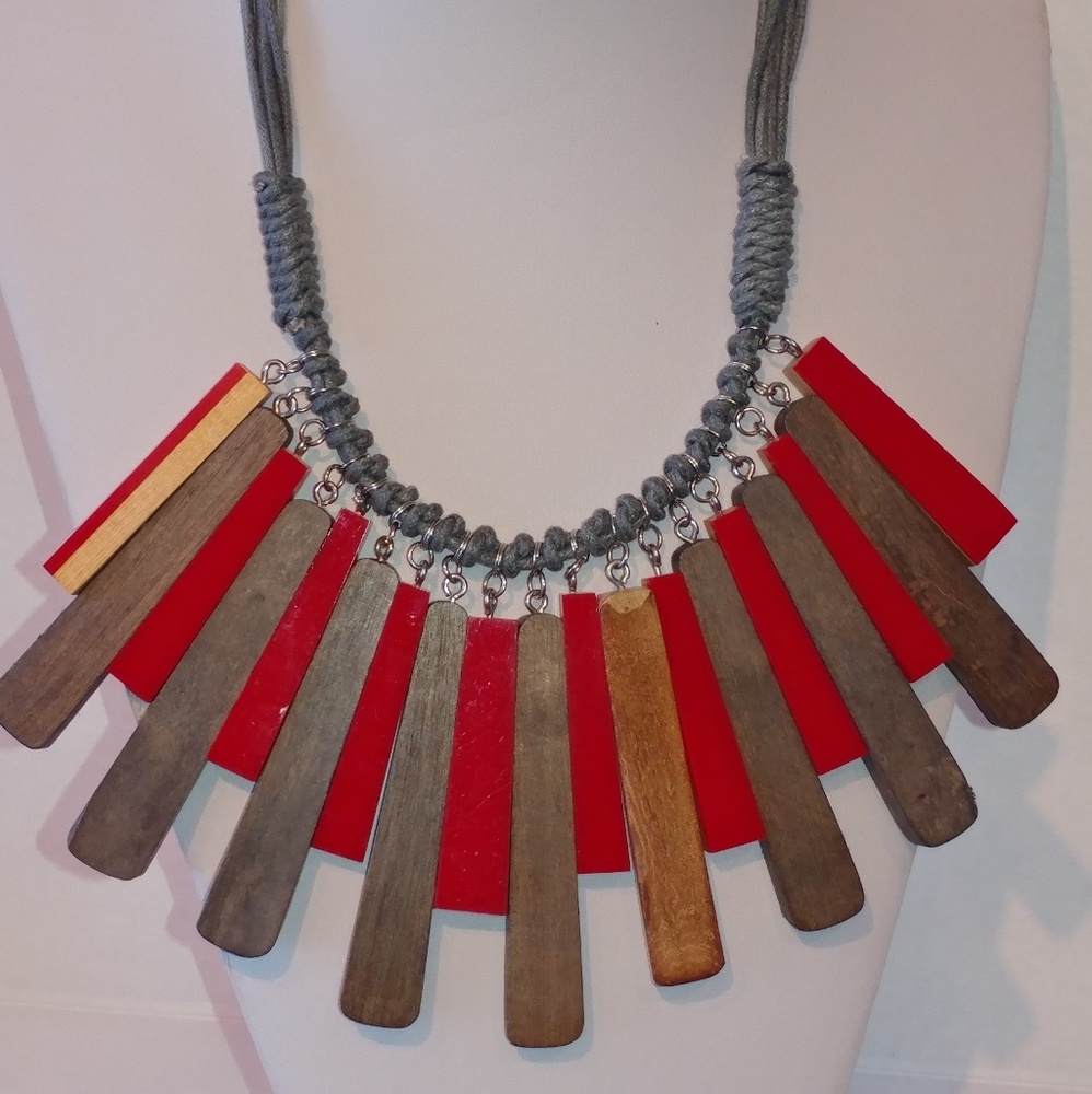 Red-bone neckpiece - Picture 2 of 3